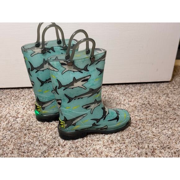 WESTERN CHIEF Toddler/Boys Light Up Rain Boots, size 8 Toddler, Sharks - Picture 8 of 10